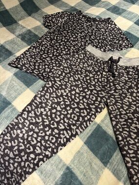 Super soft capri PJ set! Never worn